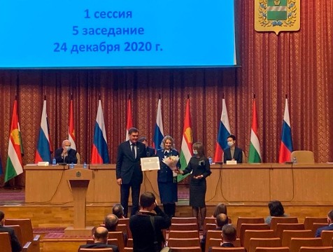 Заседание заксобрания начали с награждения актива области