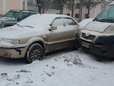 Маршрутку занесло на повороте в Обнинске