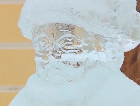 Выставка ледяных фигур открылась во дворе краеведческого музея
