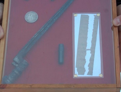 Калужские поисковики передали родным медальон погибшего в войну красноармейца
