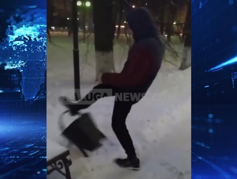 Вандалов, поломавших урны в сквере Мира, найдут и накажут