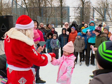 На спортплощадках Калуги прошли семейные «Веселые старты»