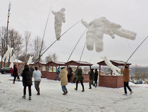 Зрители стали участниками репетиции спектакля уличного театра «Вокруг»