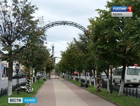 Аллею на улице Кирова начали украшать ко Дню города
