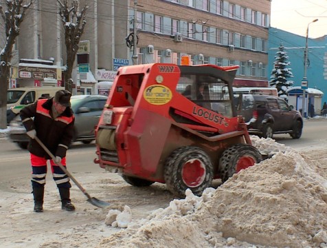 1180 кубометров снега вывезли за ночь с улиц города