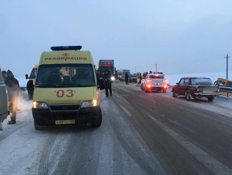 Женщину, пострадавшую в ДТП со школьным автобусом, санавиацией доставили в Калугу