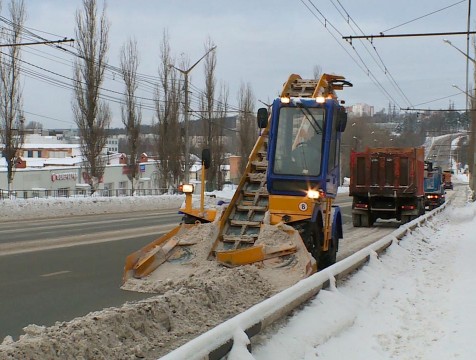 Ежедневно с улиц Калуги вывозят по 2000 кубометров снега
