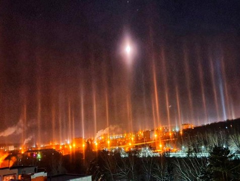 Световые пики появились в небе над Калугой