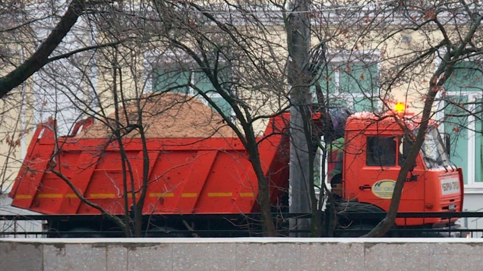 Гололёд-камаз-с-песком-1119.jpg
