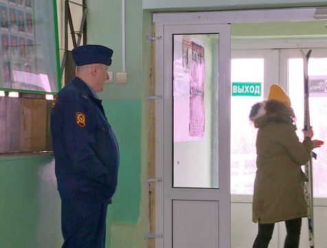Сотрудники ЧОПа вышли охранять калужские школы