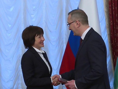 За заслуги перед страной и областью награды получили 33 жителя региона