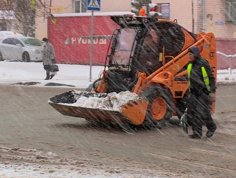 Водителей попросили убрать машины с шести улиц Калуги