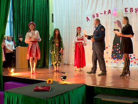 Осужденные женской колонии продемонстрировали красоту и талант