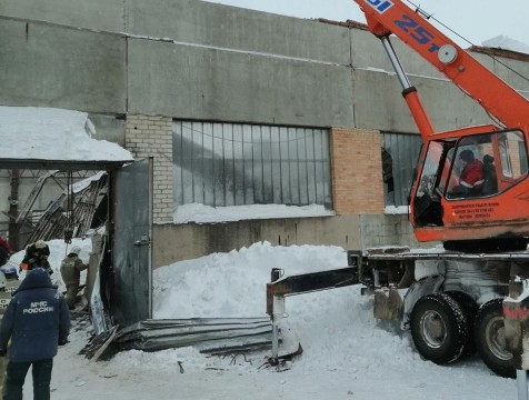 Тело мужчины нашли под завалами обрушенной кровли в Людинове