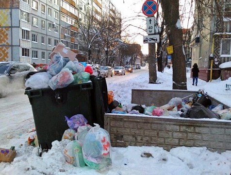 Экологический оператор назвал причину переполненных мусорных контейнеров