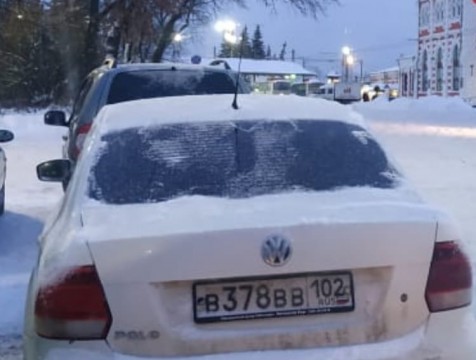 Припаркованый автомобиль парализовал работу двух троллейбусных маршрутов