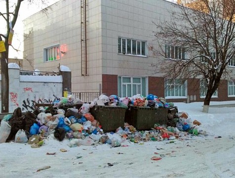 Прокуратура предостерегла руководство КРЭО за переполненные мусорные контейнеры