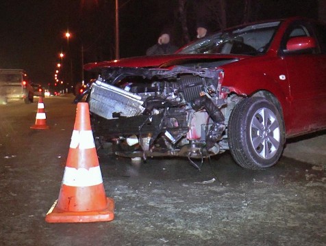 Две легковушки лоб в лоб столкнулись в Боровском районе
