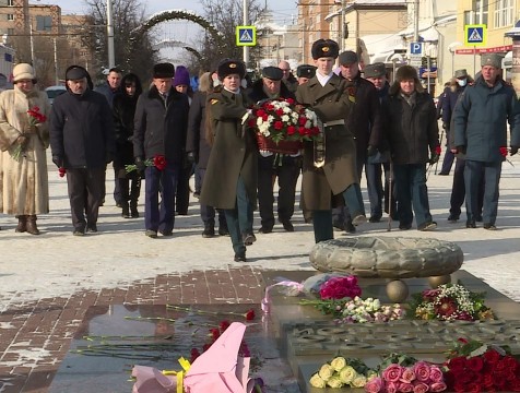 В Калуге возложением цветов почтили память защитников Отечества