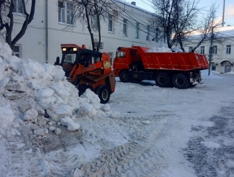 Резкое похолодание не сказалось на работах по вывозу снега