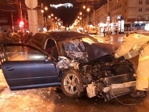 Полиция нашла водителя, устроившего ДТП со скорой в Калуге
