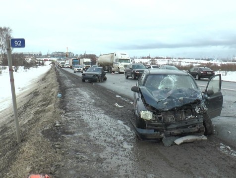 В массовом ДТП в Боровском районе пострадало 4 человека
