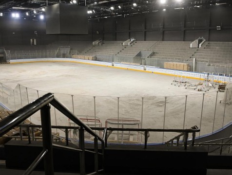 Во Дворце спорта началась техническая заливка льда