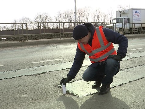 Представители ОНФ критически оценивают качество ямочного ремонта в Калуге