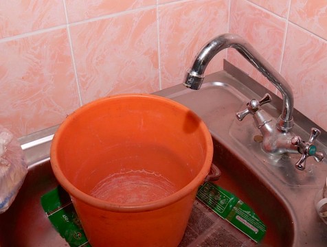 На трех улицах Калуги отключат воду 18 марта