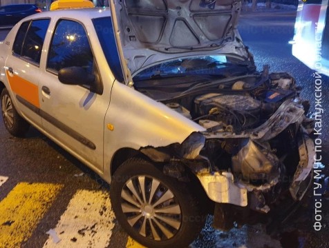 Два человека пострадали в ДТП с такси в центре Калуги