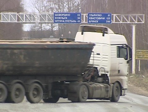 Большегрузы ограничили в движении по калужским дорогам