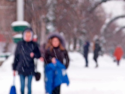 Ветреная и снежная погода сохранится в регионе во вторник