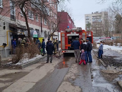12 человек эвакуировали в Обнинске из-за пожара в подвале дома