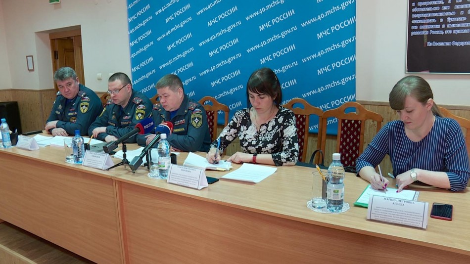 Прессуха-МЧС-пал-травы0406.jpg
