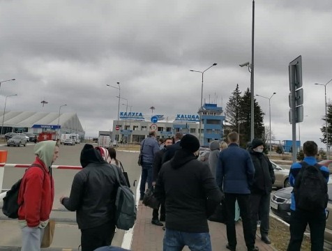 Калужские силовики досмотрели самолёт, прилетевший из Санкт-Петербурга