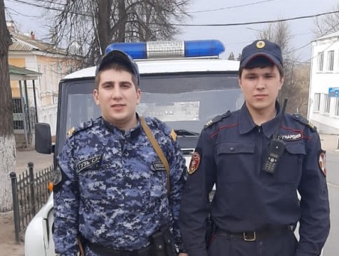 Росгвардейцы на пожаре спасли 4-летнего ребёнка и женщину