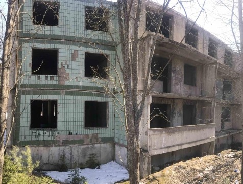 В Кременках подросток упал с третьего этажа недостроенного дома