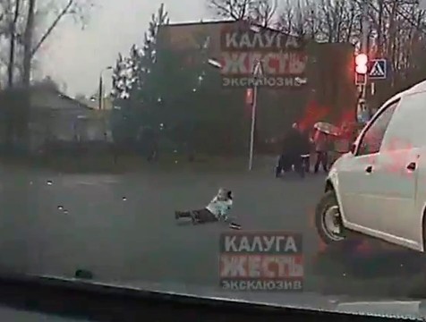 Полицейские нашли водителя, из машины которого выпал ребёнок
