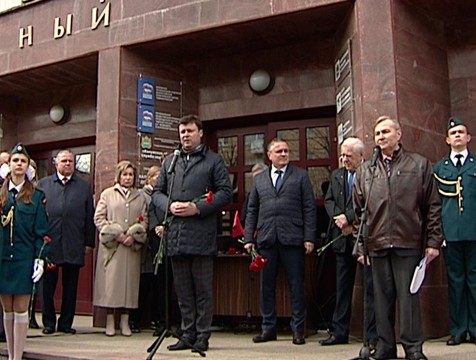 Память Александра Унтилова почтили на митинге возле Народного дома
