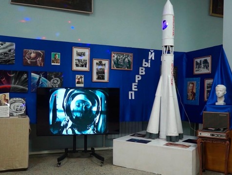 В людиновском музее Комсомольской славы открылась выставка  «Первый»