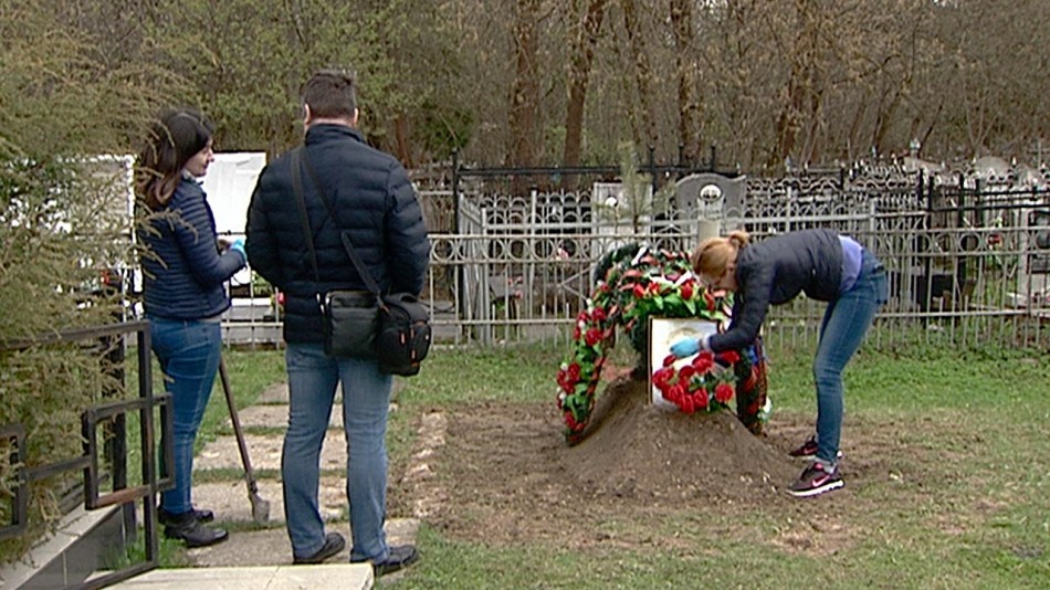 Уборка-мемориального-кладбища0428.jpg