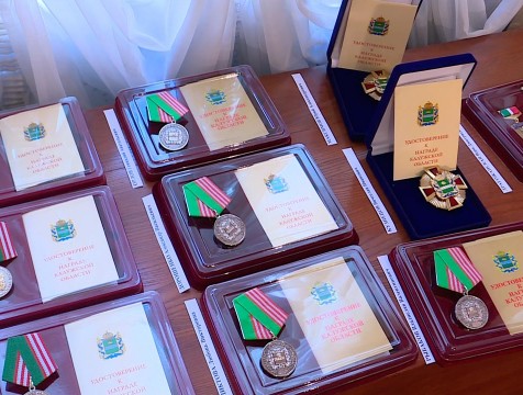 Государственные и областные награды вручили калужанам накануне Первомая