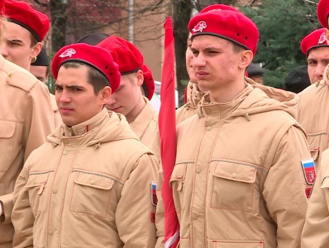 Юнармейцы показали выправку на строевом смотре