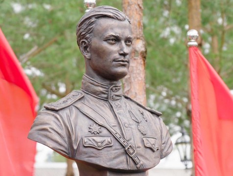 В Куйбышевском районе открыли бюст Героя Советского Союза Николая Киреева