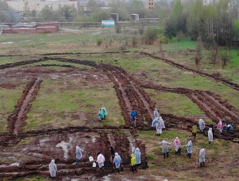 Геоглиф в форме ракеты высадили в Воротынске