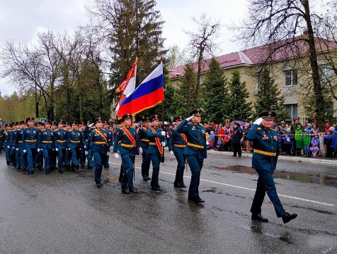 В Козельске День Победы отметили парадом войск ракетной дивизии