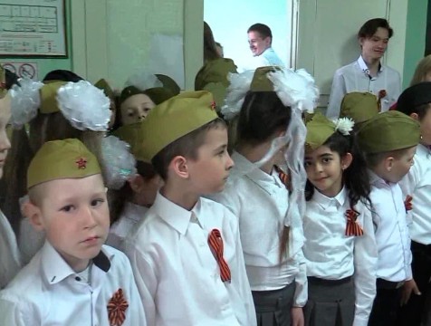Конкурс строя и песни прошёл в средней школе №2 города Сосенский