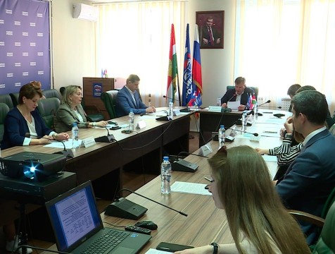 23 кандидата примут участие в праймериз в конце мая