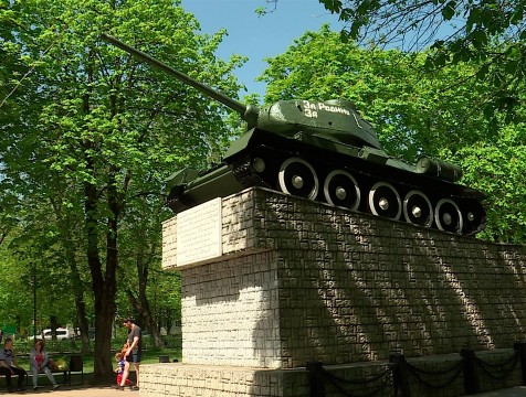 С танка Т-34 в Калуге стерли надписи, нанесенные вандалами