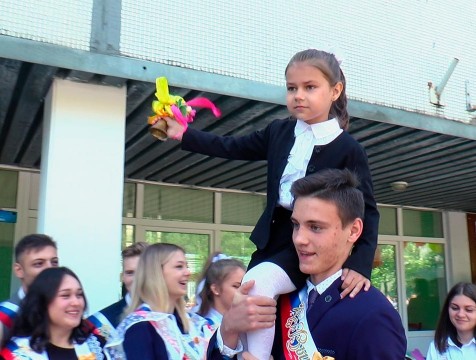 Для выпускников школ региона прозвучал последний звонок